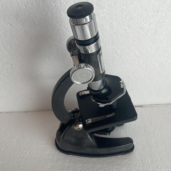 Science Tech microscope set 100x-900x zoom with light projector & accessories - Picture 3 of 14
